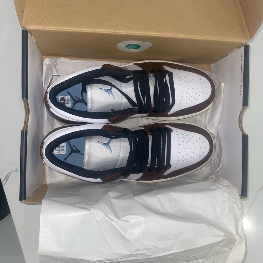 Jordan Sneakers White and Brown